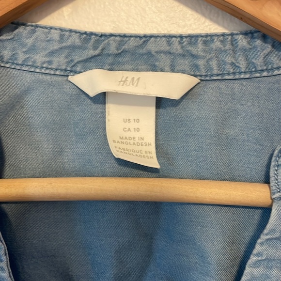 H&M Women’s Denim Blouse - Picture 3 of 6